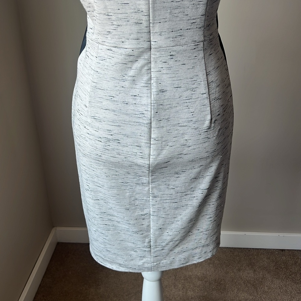 Dynamite V-Neck Dress - Picture 9 of 12